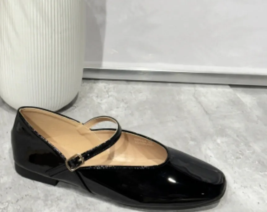 DOLLY Ballet Pumps